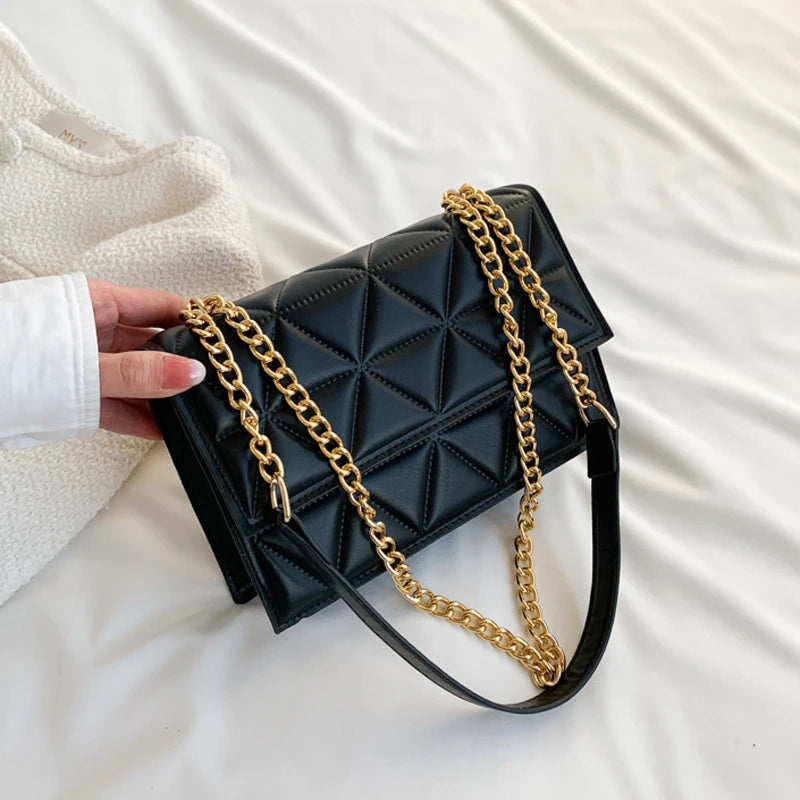 Luxury quilted crossbody bag with gold chain – chic and versatile everyday style