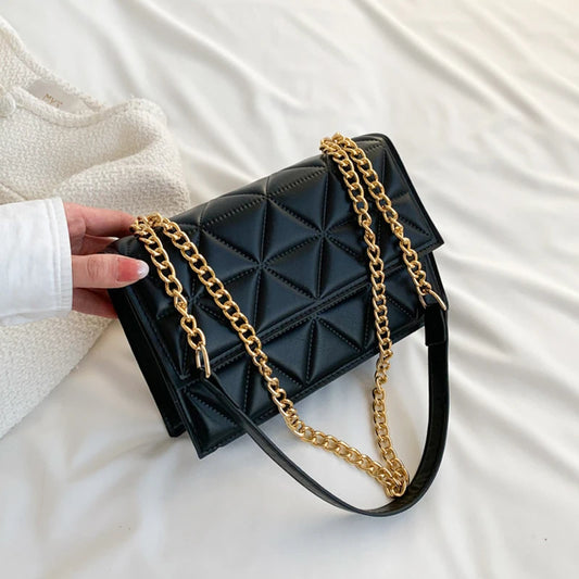 Luxury quilted crossbody bag with gold chain – chic and versatile everyday style