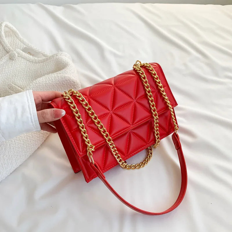 Luxury quilted crossbody bag with gold chain – chic and versatile everyday style