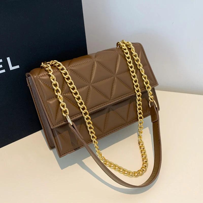 Luxury quilted crossbody bag with gold chain – chic and versatile everyday style