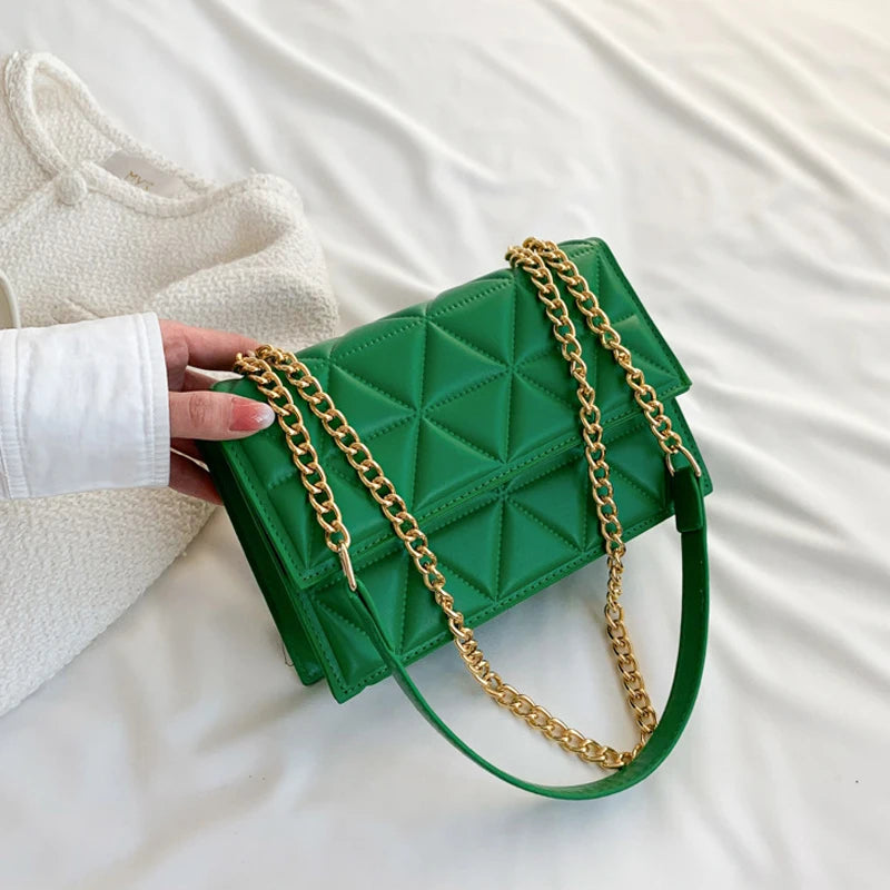 Luxury quilted crossbody bag with gold chain – chic and versatile everyday style
