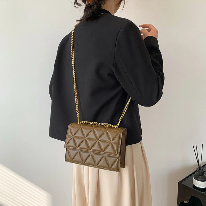 Luxury quilted crossbody bag with gold chain – chic and versatile everyday style