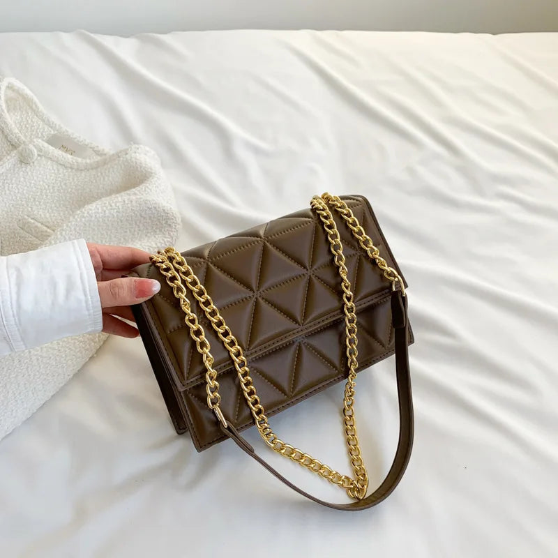 Luxury quilted crossbody bag with gold chain – chic and versatile everyday style