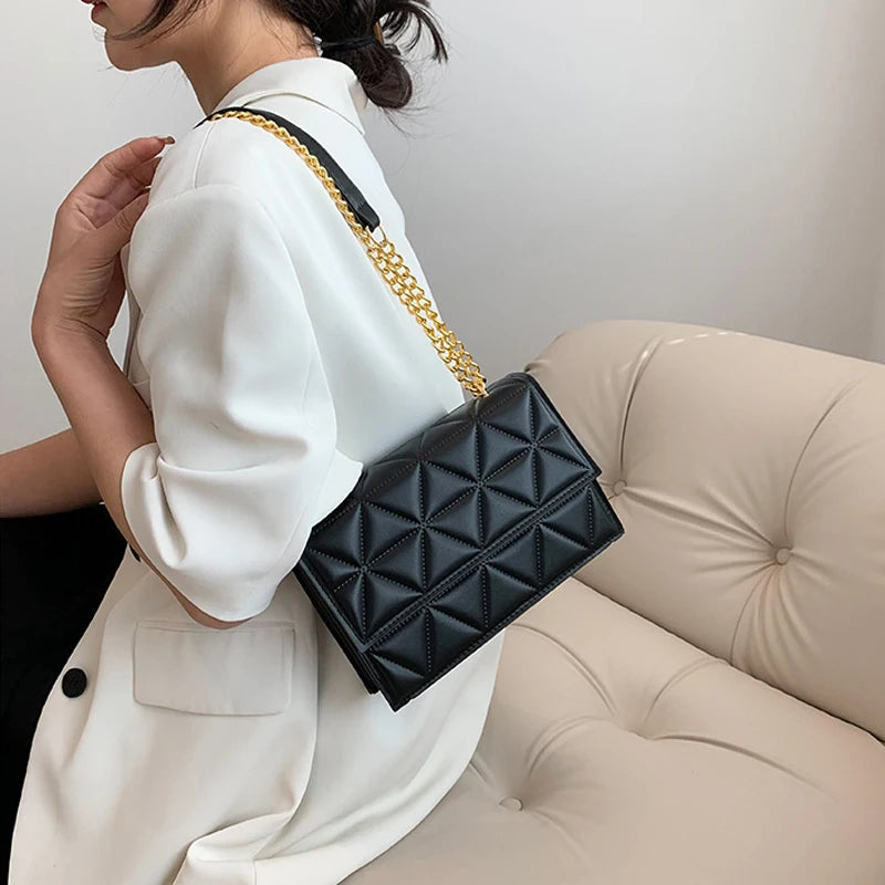 Luxury quilted crossbody bag with gold chain – chic and versatile everyday style